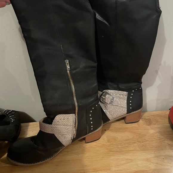 Black knee high boots - Picture 2 of 2